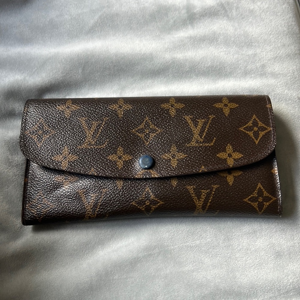 Louis Vuitton authentic long wallet